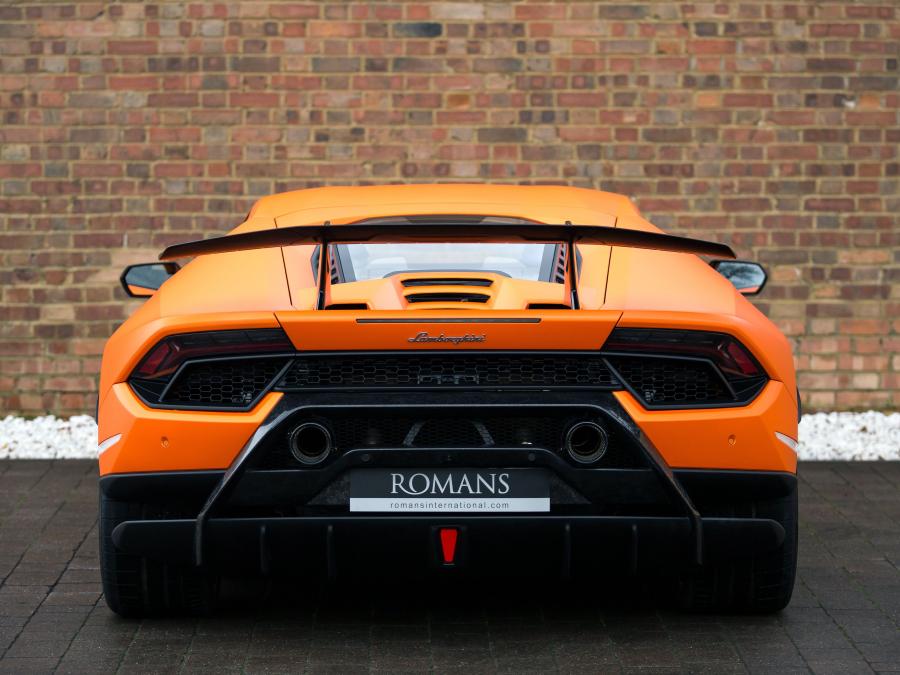  Lamborghini Huracan Performante (LB724) 2017 года  (UK) (фото 17 из 24)